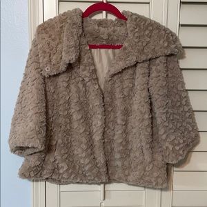 Quarter sleeve faux fur nude jacket